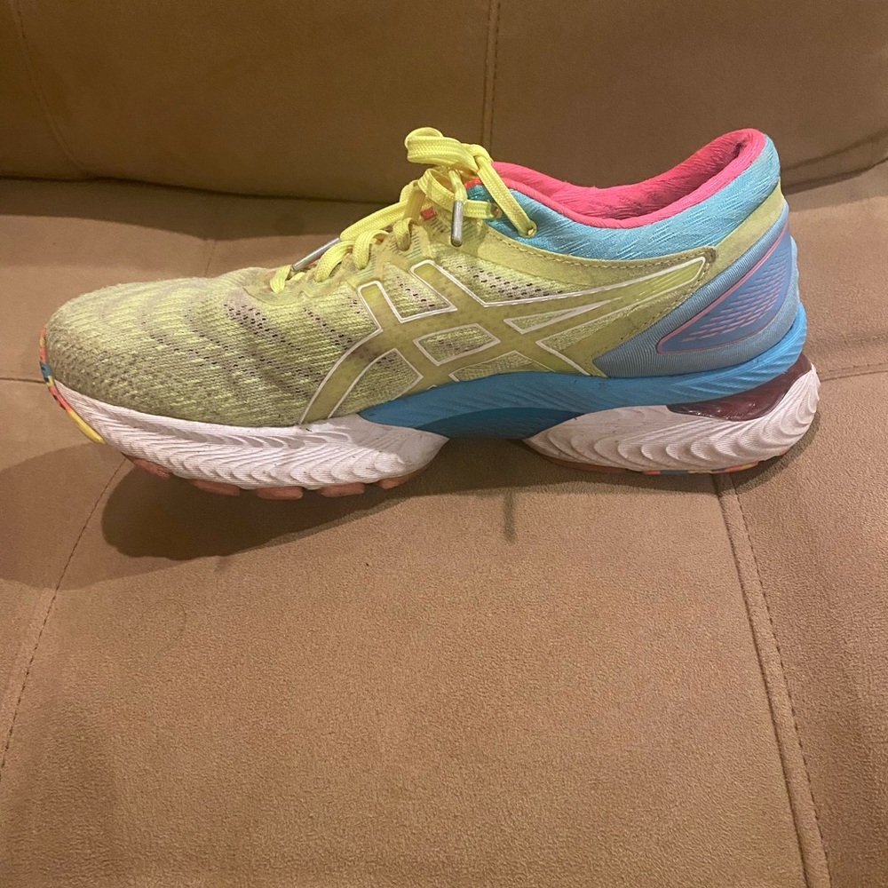 ASICS Gel Nimbus 22-Size 7.5 - Picture 4 of 9